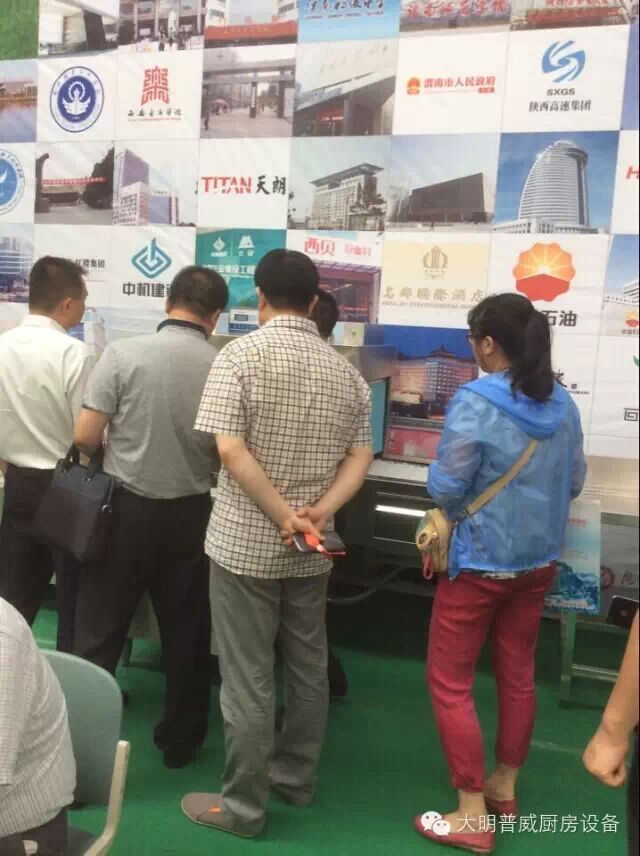 客戶(hù)參觀(guān)商用洗碗機