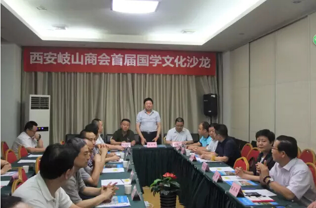 成員們紛紛表達自己的見(jiàn)解
